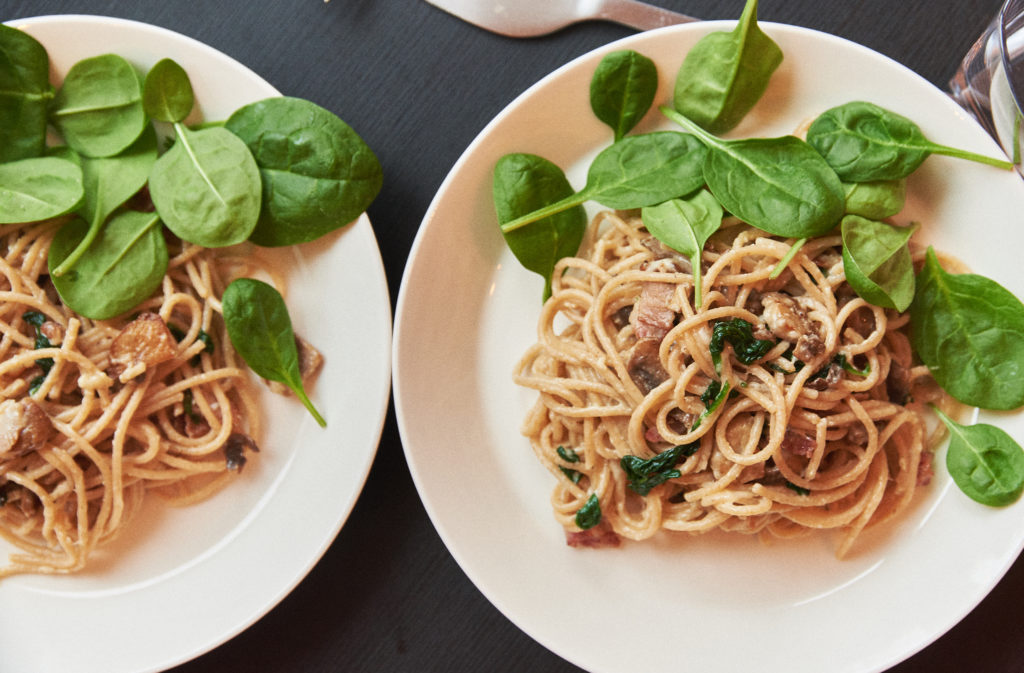 pasta carbonara seente ja spinatiga