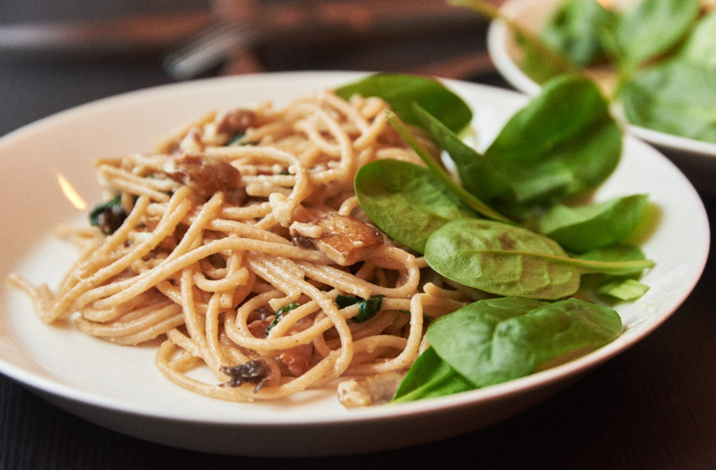 pasta carbonara seente ja spinatiga
