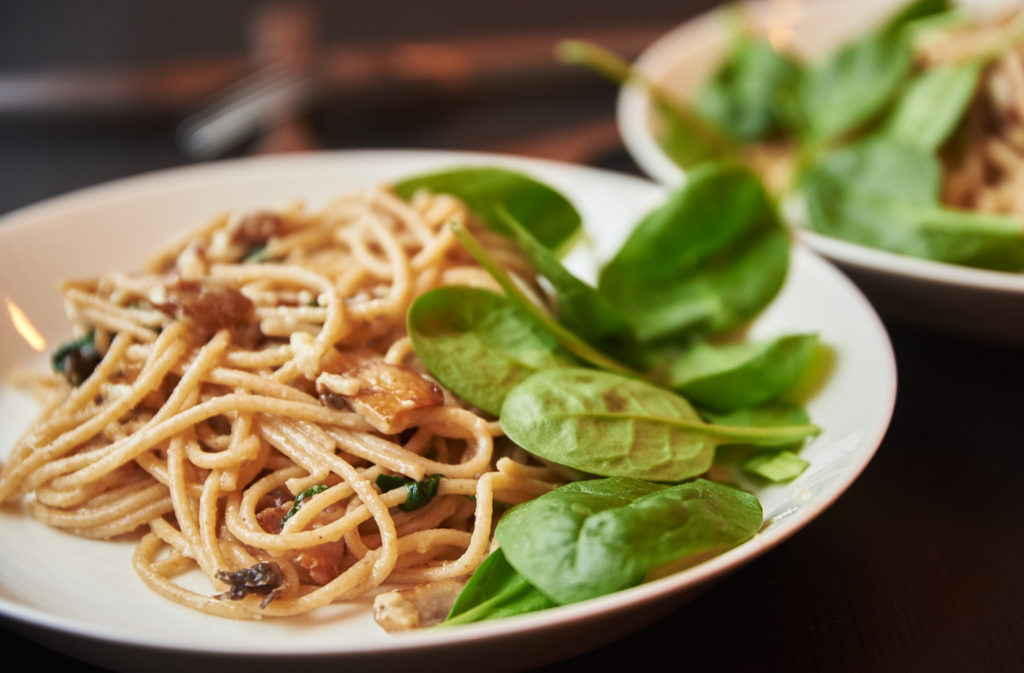 pasta carbonara seente ja spinatiga