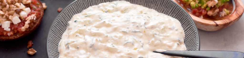 Tzatziki ehk hapukoore-kurgi kaste